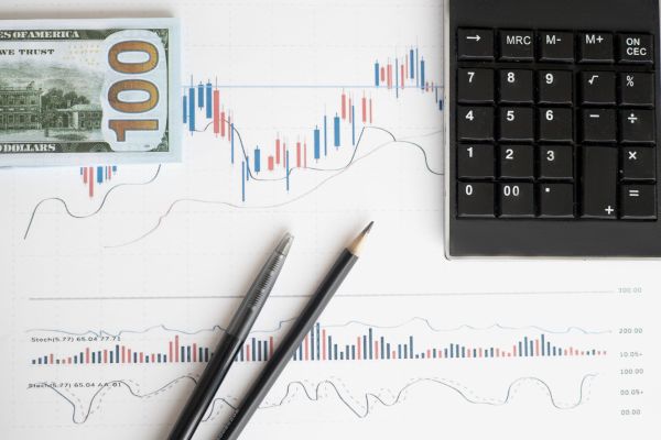 Démarrer un groupe à succès : stratégies financières révélées